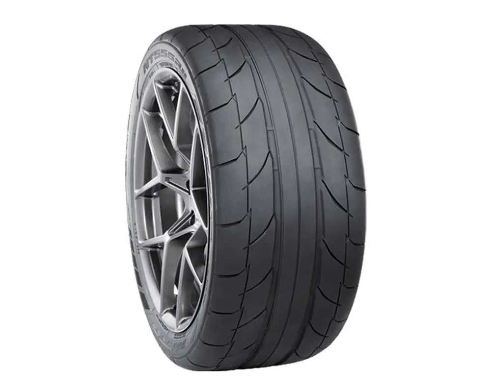 Nitto NT555 RII Tire 305/35R19 106W XL